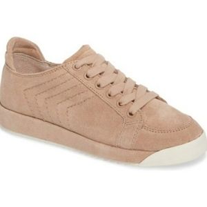 Dolce Vita Low-Top Sneaker